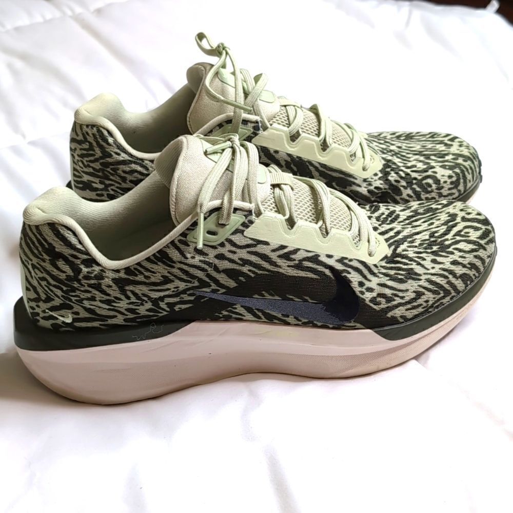 Nike Women's 12 Winflo 11 Green Cream Colorway Sneaker